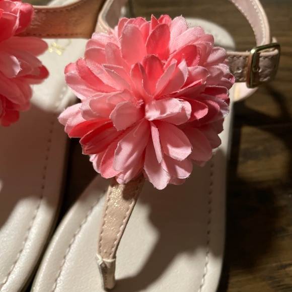 Kids pink flower 🌸 sandals size 13 - Picture 4 of 11